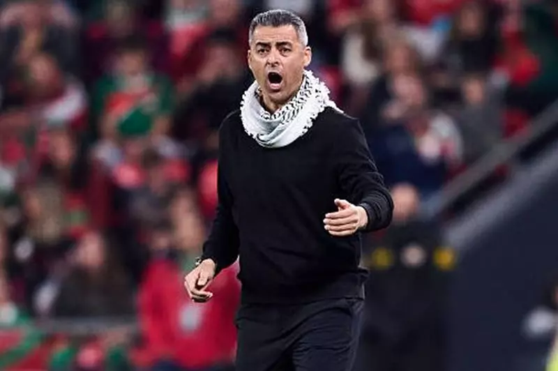 إيهاب أبو جزر